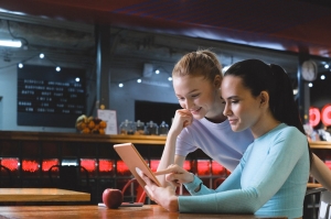 How Digital Signage Can Encourage Healthy Eating Habits in Restaurants and Cafeterias How Digital Signage Can Encourage Healthy Eating Habits in Restaurants and Cafeterias